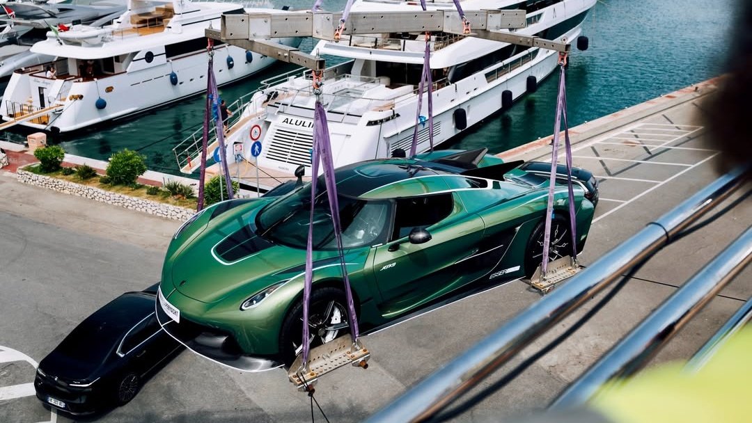 Koenigsegg Jesko, F1 car craned onto a multi-million dollar yacht in Monaco